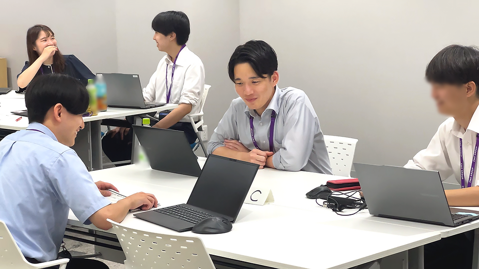 楽し気な社内ワイガヤの様子